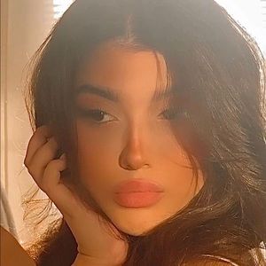 Meet your Posher, Amaris